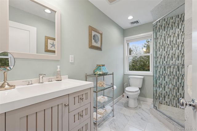 50 Hubbard Lane 117, Southampton, NY 11968