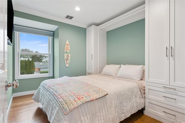 50 Hubbard Lane 117, Southampton, NY 11968