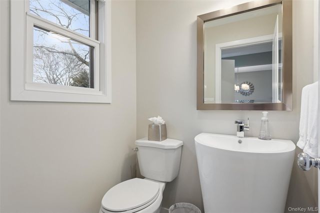 50 Hubbard Lane 117, Southampton, NY 11968