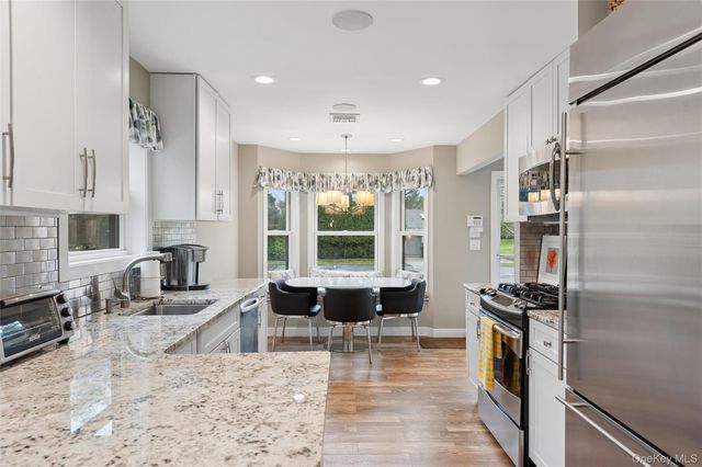 50 Hubbard Lane 117, Southampton, NY 11968