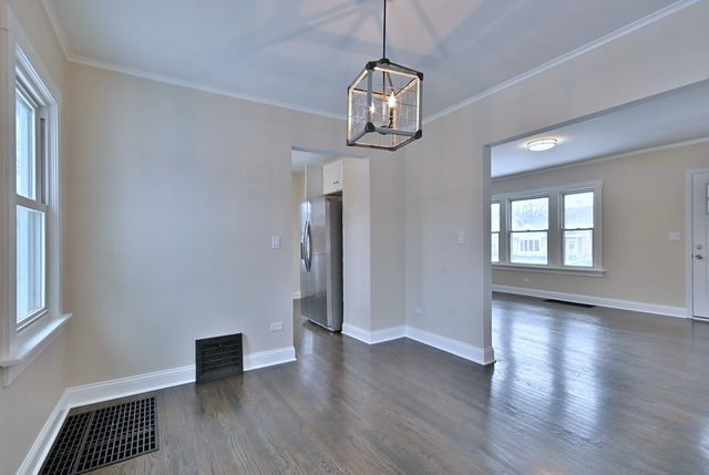 9016 Southview Avenue, Brookfield, IL 60513