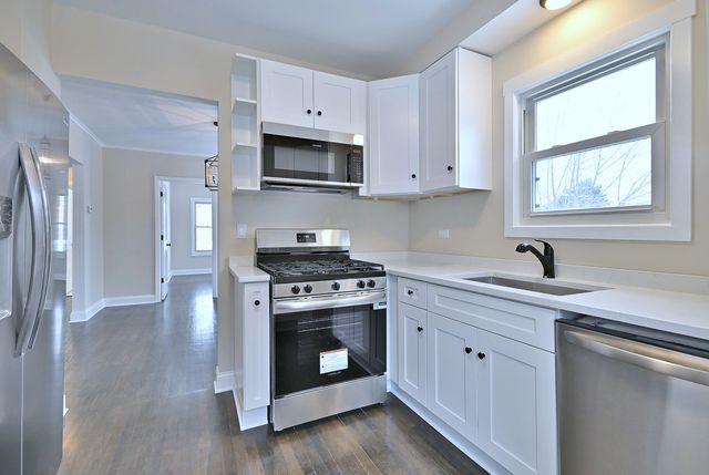 9016 Southview Avenue, Brookfield, IL 60513