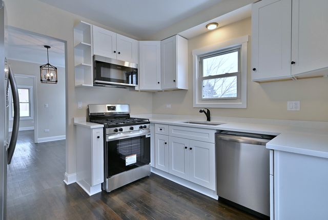 9016 Southview Avenue, Brookfield, IL 60513