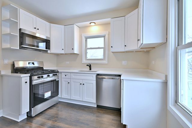 9016 Southview Avenue, Brookfield, IL 60513