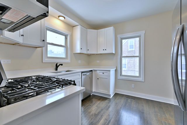 9016 Southview Avenue, Brookfield, IL 60513