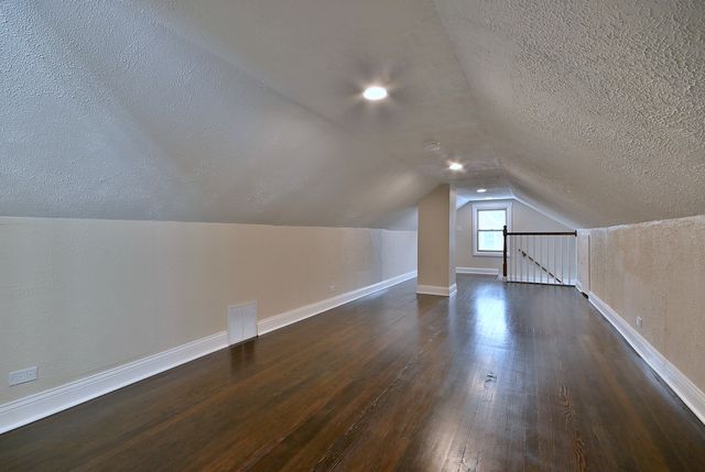 9016 Southview Avenue, Brookfield, IL 60513