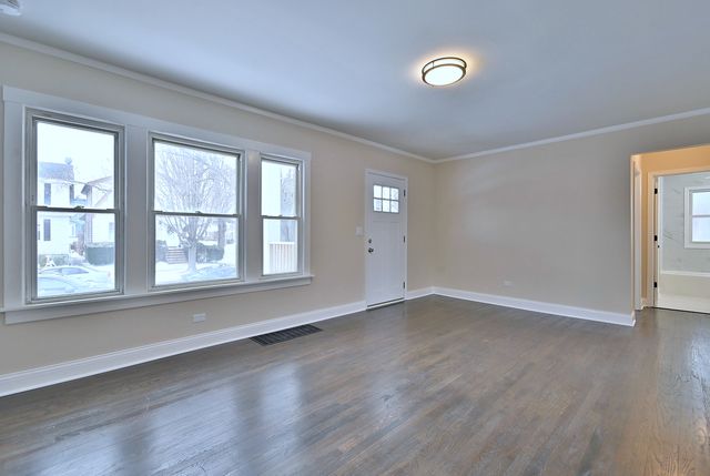 9016 Southview Avenue, Brookfield, IL 60513