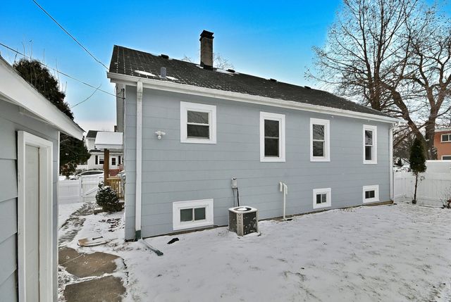 9016 Southview Avenue, Brookfield, IL 60513