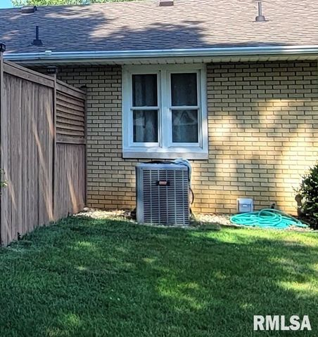 1713 VALLE VISTA Boulevard, Pekin, IL 61554