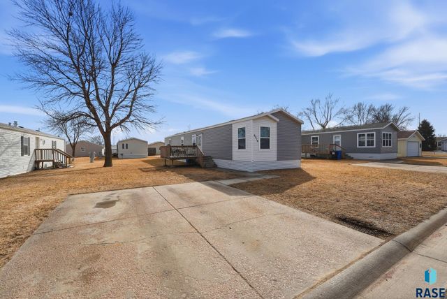 6016 S Canterbury Pl Place, Sioux Falls, SD 57106