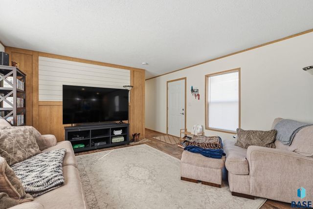 6016 S Canterbury Pl Place, Sioux Falls, SD 57106