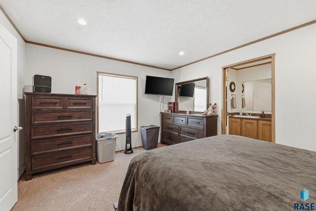 6016 S Canterbury Pl Place, Sioux Falls, SD 57106