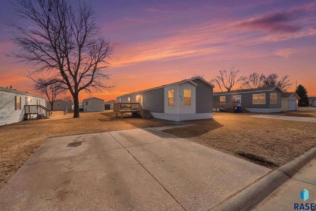 6016 S Canterbury Pl Place, Sioux Falls, SD 57106