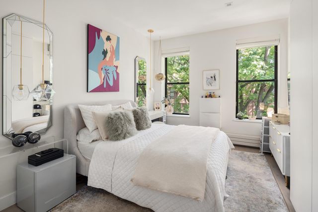 44 W 90TH Street, New York City, NY 10024
