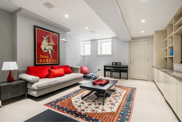 44 W 90TH Street, New York City, NY 10024