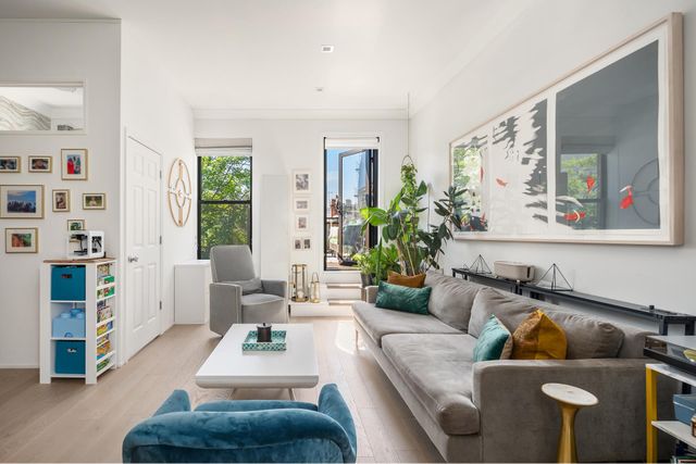 44 W 90TH Street, New York City, NY 10024