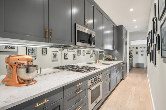 44 W 90TH Street, New York City, NY 10024