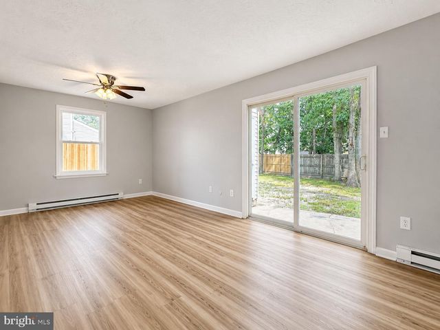 63 BERKSHIRE RD, Sicklerville, NJ 08081
