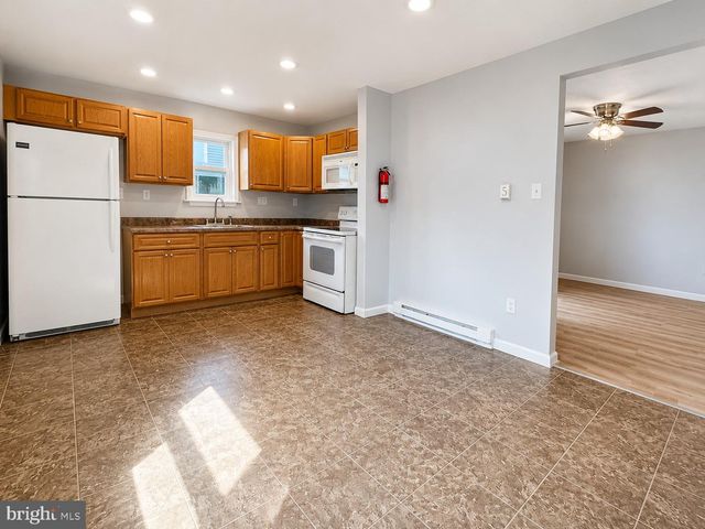 63 BERKSHIRE RD, Sicklerville, NJ 08081