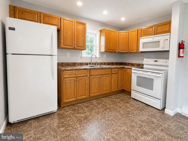 63 BERKSHIRE RD, Sicklerville, NJ 08081
