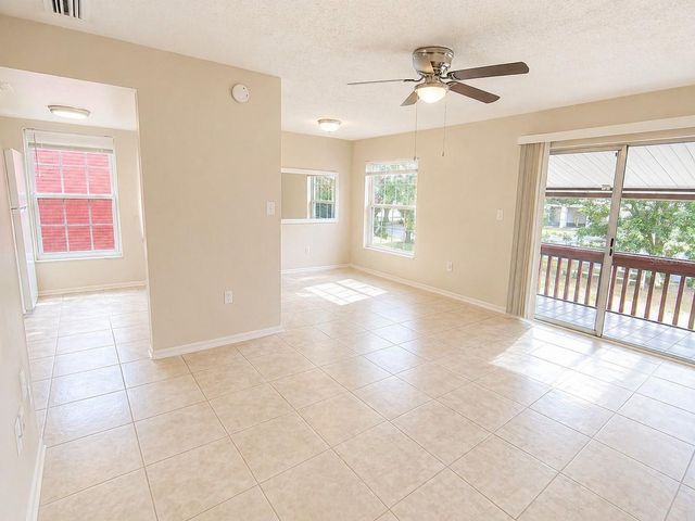 1044 82ND TERRACE N 1044C, St Petersburg, FL 33702