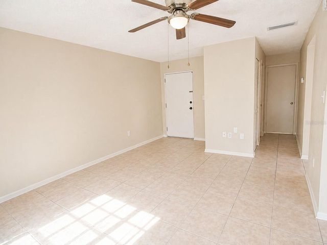 1044 82ND TERRACE N 1044C, St Petersburg, FL 33702