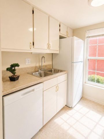 1044 82ND TERRACE N 1044C, St Petersburg, FL 33702