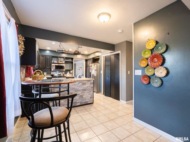 500 N 6TH Street, Pekin, IL 61554