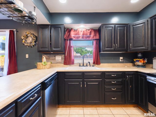 500 N 6TH Street, Pekin, IL 61554
