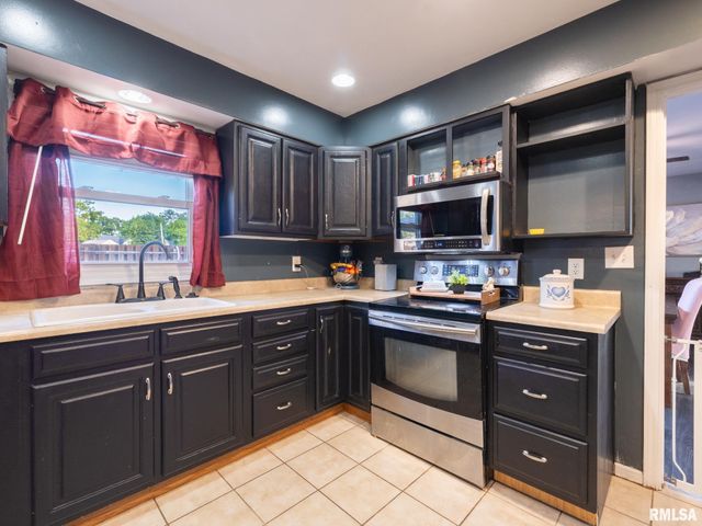 500 N 6TH Street, Pekin, IL 61554