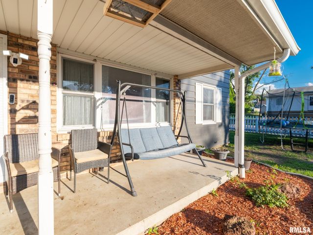 500 N 6TH Street, Pekin, IL 61554