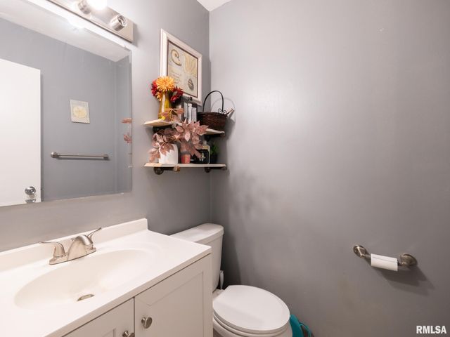 500 N 6TH Street, Pekin, IL 61554