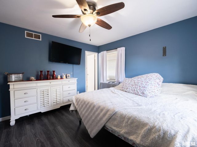 500 N 6TH Street, Pekin, IL 61554