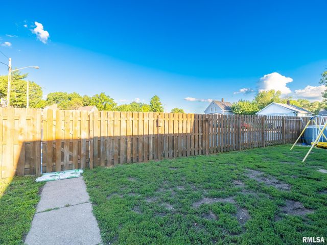 500 N 6TH Street, Pekin, IL 61554