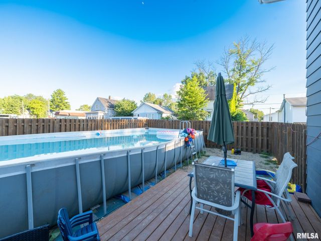 500 N 6TH Street, Pekin, IL 61554
