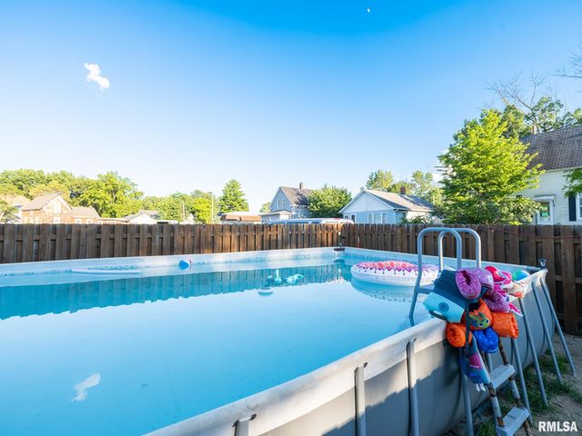 500 N 6TH Street, Pekin, IL 61554