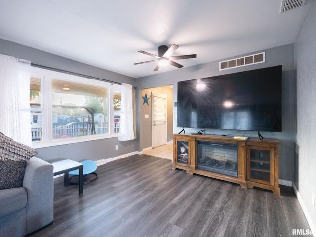 500 N 6TH Street, Pekin, IL 61554