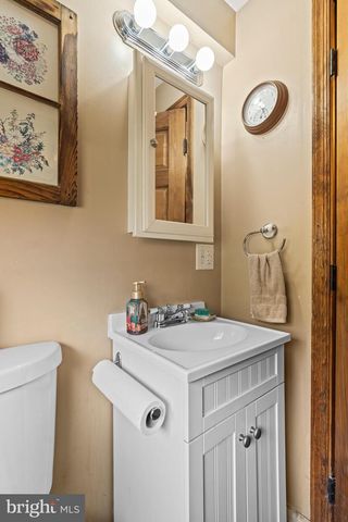 11178 HEDGESVILLE RD, Hedgesville, WV 25427