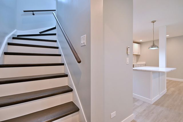 7215 W Farwell Avenue, Chicago, IL 60631