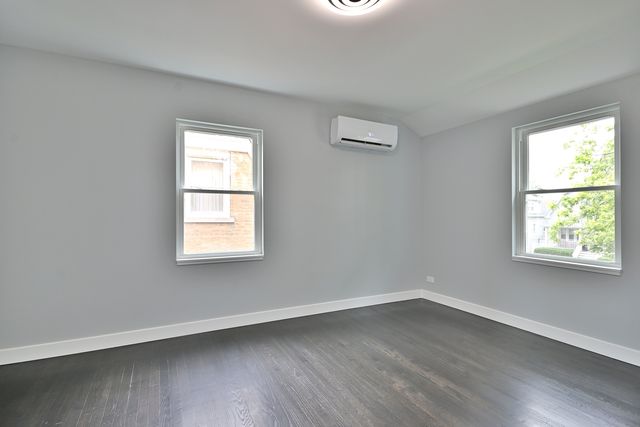 7215 W Farwell Avenue, Chicago, IL 60631