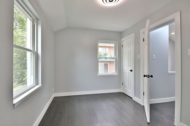 7215 W Farwell Avenue, Chicago, IL 60631