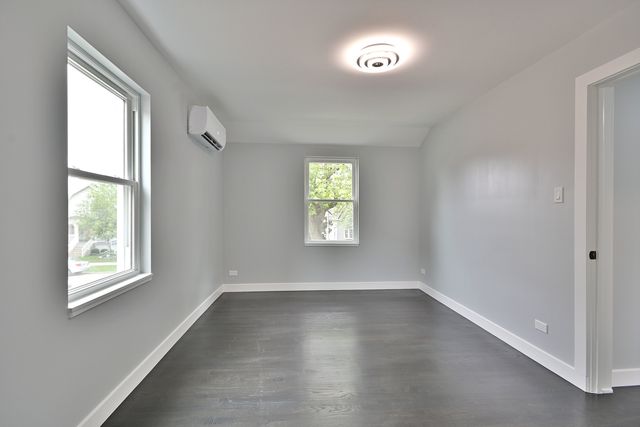 7215 W Farwell Avenue, Chicago, IL 60631