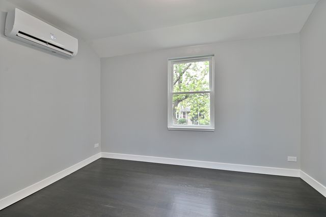 7215 W Farwell Avenue, Chicago, IL 60631