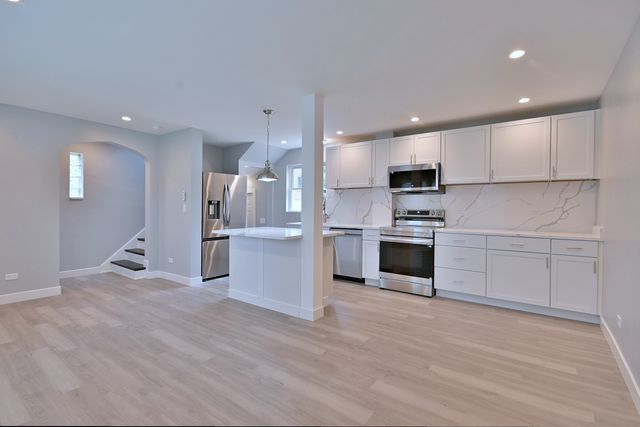 7215 W Farwell Avenue, Chicago, IL 60631