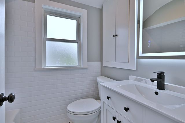 7215 W Farwell Avenue, Chicago, IL 60631