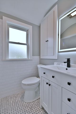 7215 W Farwell Avenue, Chicago, IL 60631