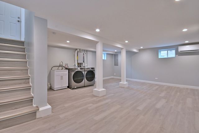 7215 W Farwell Avenue, Chicago, IL 60631