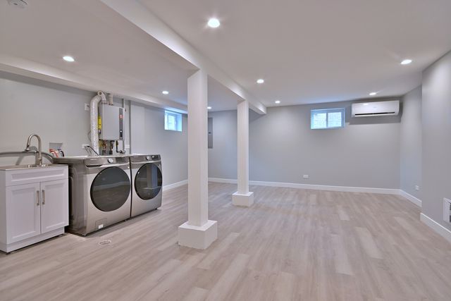 7215 W Farwell Avenue, Chicago, IL 60631