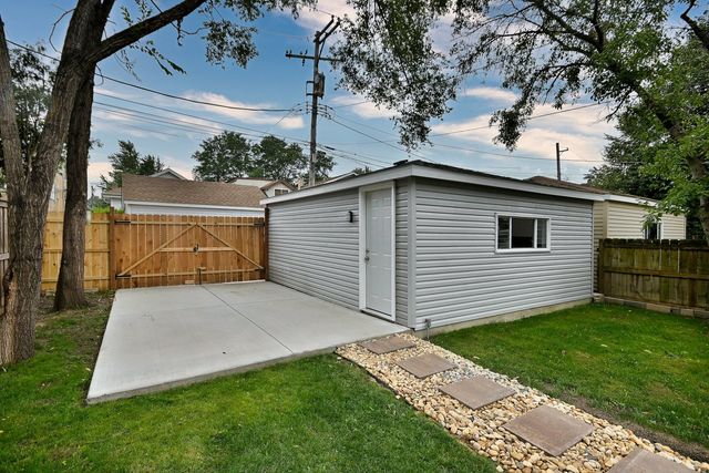 7215 W Farwell Avenue, Chicago, IL 60631