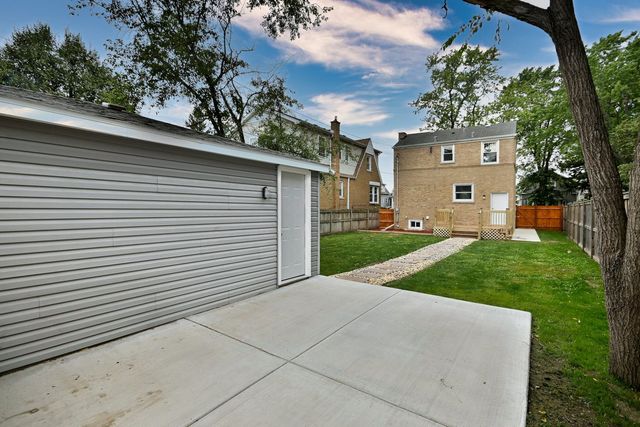 7215 W Farwell Avenue, Chicago, IL 60631